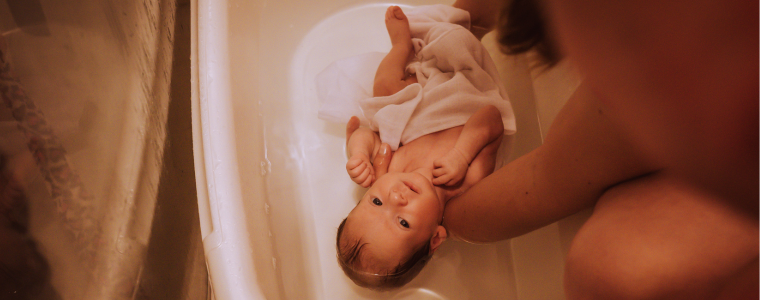 bain enveloppée pour bébé