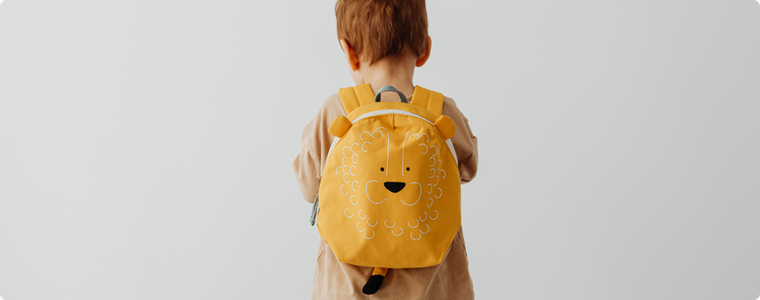 Enfant ne veut pas retourner à l’école avec son sac à dos