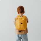 Enfant ne veut pas retourner à l’école avec son sac à dos