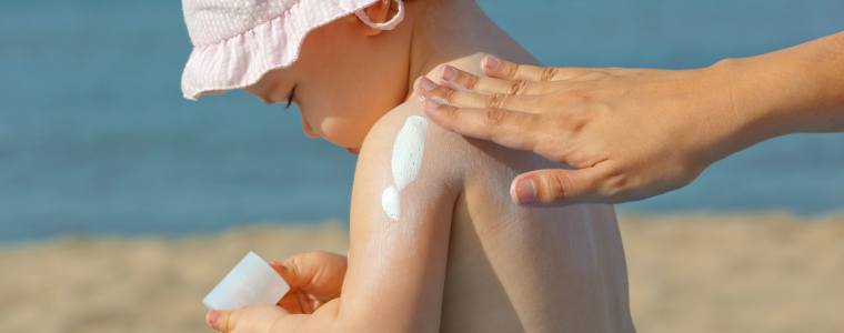chapeau anti-UV et protection solaire pour bébé été