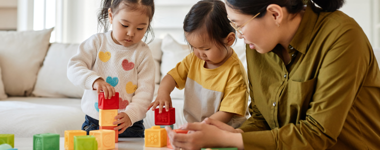 Moments de découverte avec des jouets d’éveil bébé