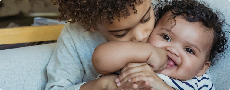 préparer l’aîné à l’arrivée d’un bébé.