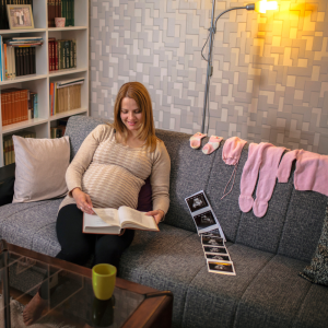 carnet souvenirs bébé avec photos et empreintes de la première année