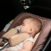 Comment calmer bébé en voiture : 7 astuces simples et efficaces