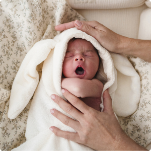 réveiller bébé pour le nourrir en douceur